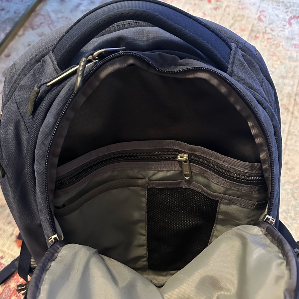 North face backpack - Picture 3 of 9